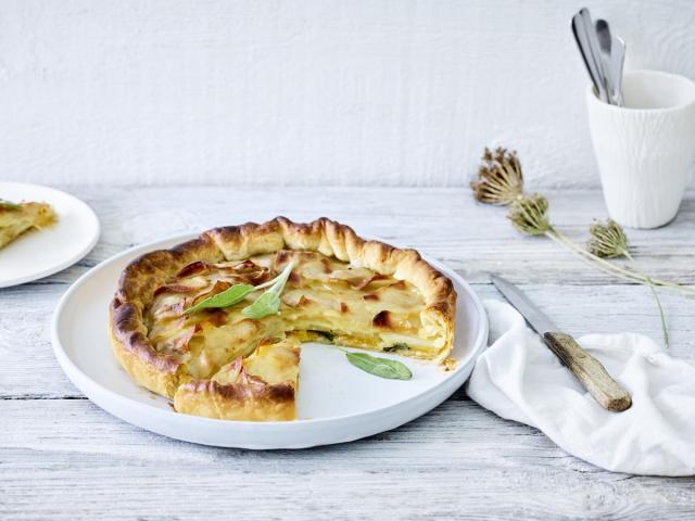 Galette van aardappel, ui, pompoen en salie