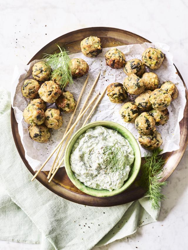 Gehaktballetjes met courgette, spinazie en tzatziki